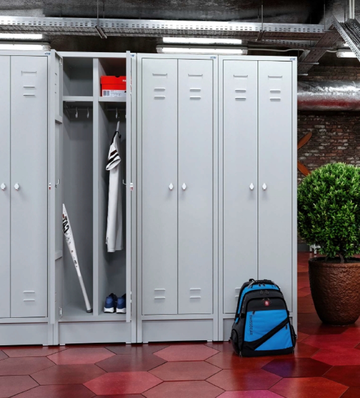 Lockers en zitbanken