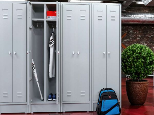 Lockers en zitbanken